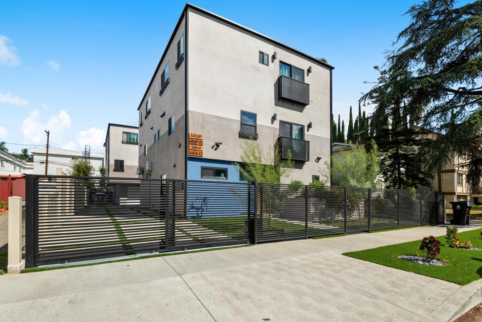 Luxurious Townhome W/3 Master Suites Gated Parking 洛杉矶 外观 照片