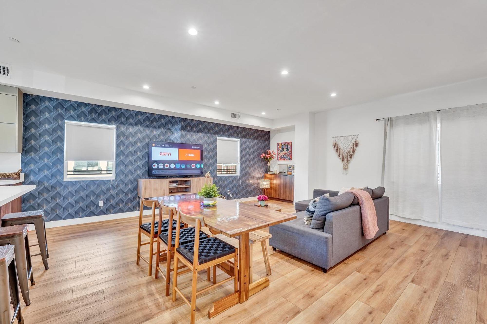Luxurious Townhome W/3 Master Suites Gated Parking 洛杉矶 外观 照片