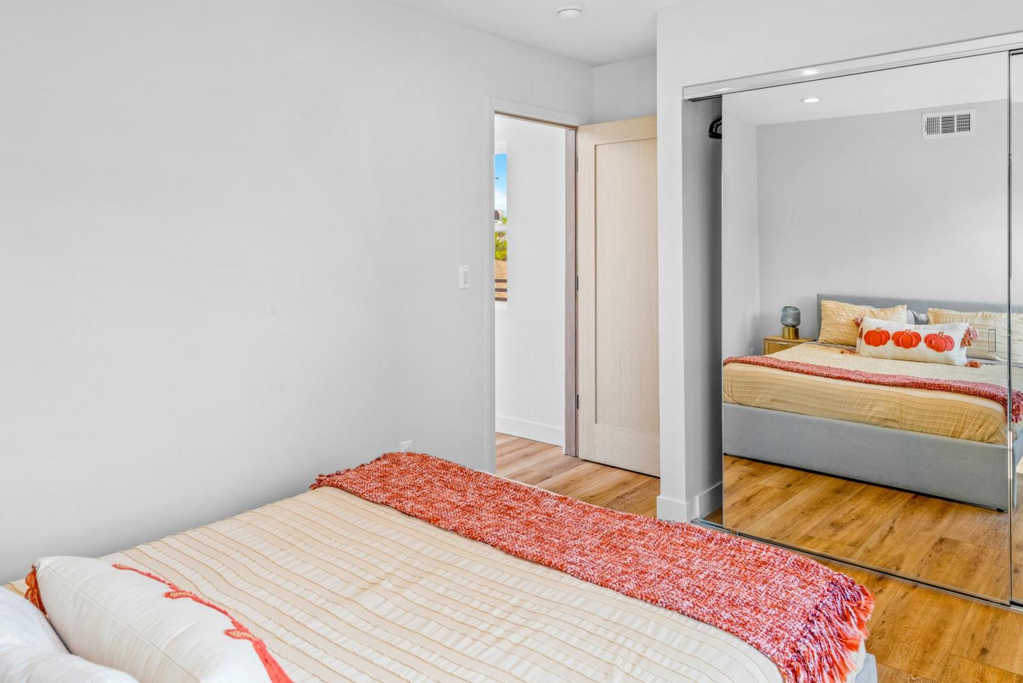 Luxurious Townhome W/3 Master Suites Gated Parking 洛杉矶 外观 照片