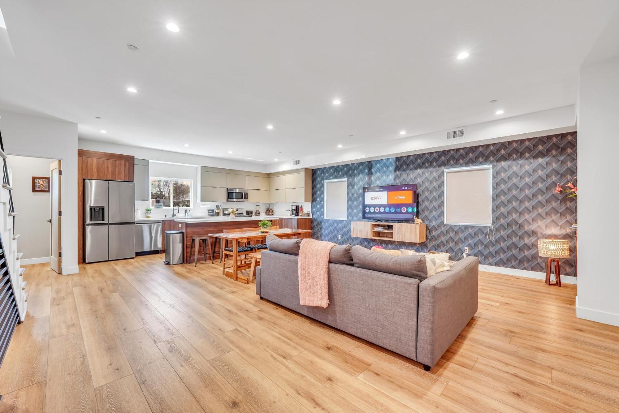 Luxurious Townhome W/3 Master Suites Gated Parking 洛杉矶 外观 照片